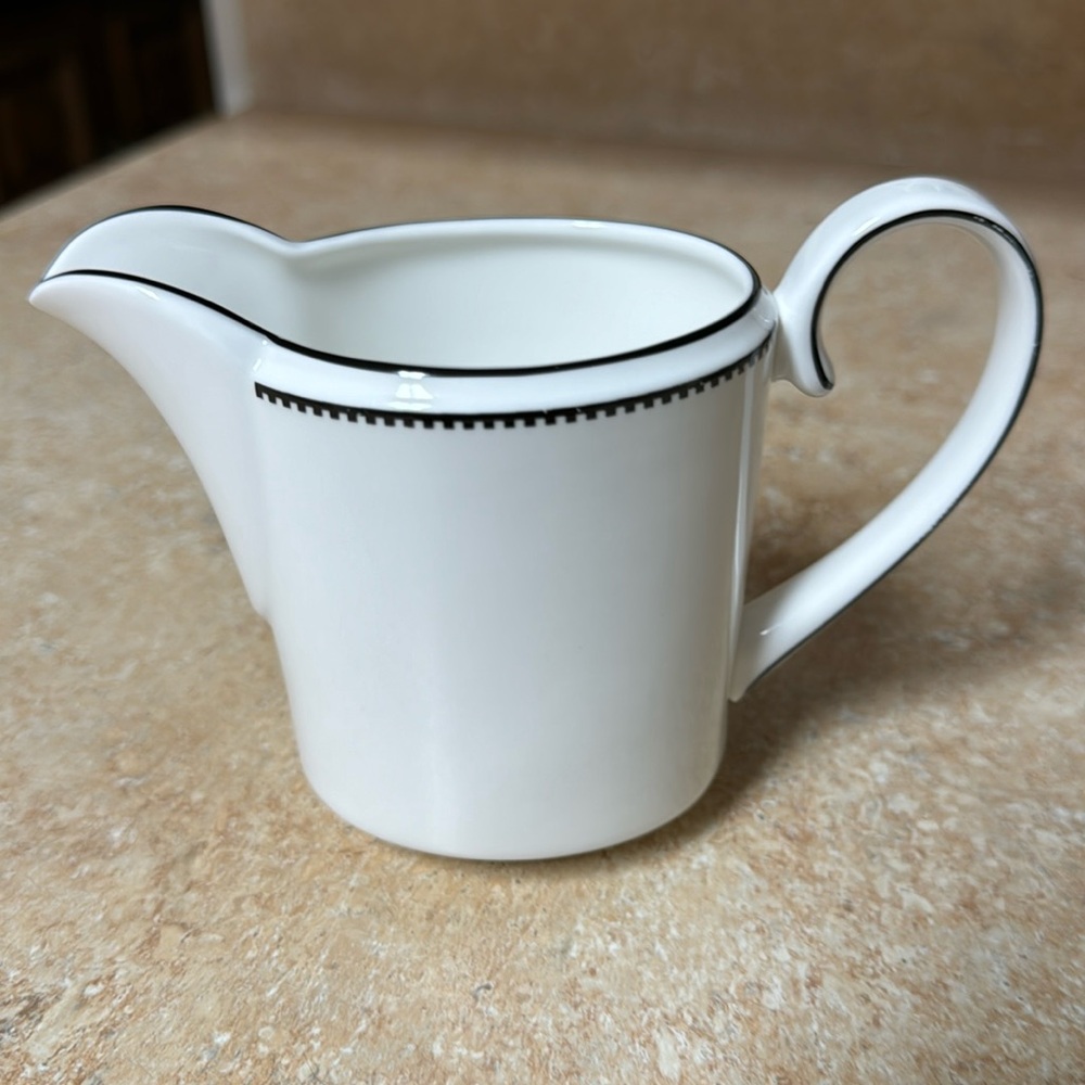 Vera Wang Blanc et Noir by Wedgwood White Creamer with Beautiful Black Accents